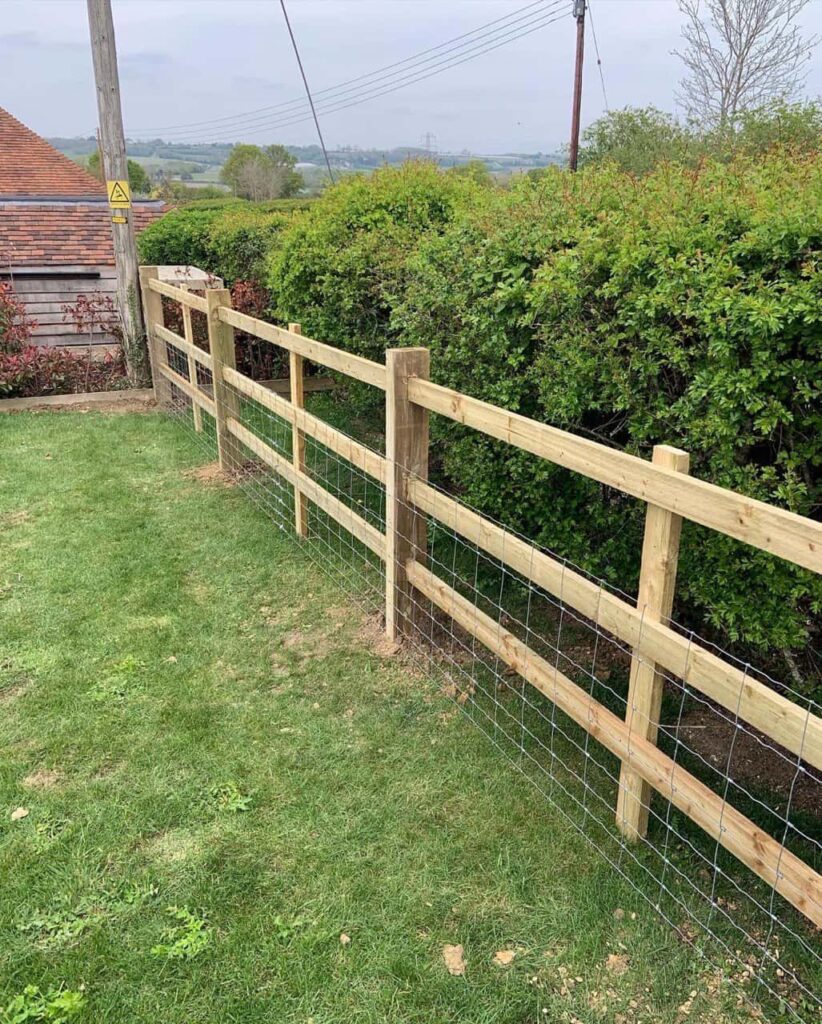 This is a photo of post and rail fencing in a garden. Installed by Fast Fix Fencing Sevenoaks